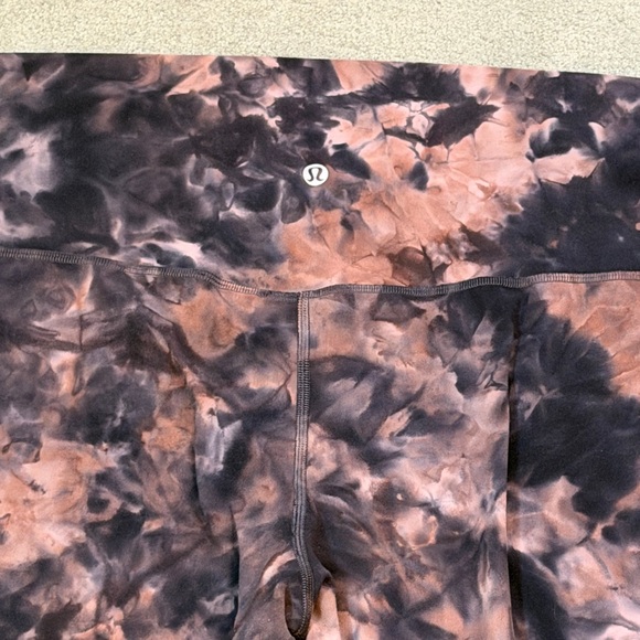 Lululemon High-Rise Crop in Diamond Dye Graphite Grey Pink Pastel - Size 18 - Picture 4 of 6